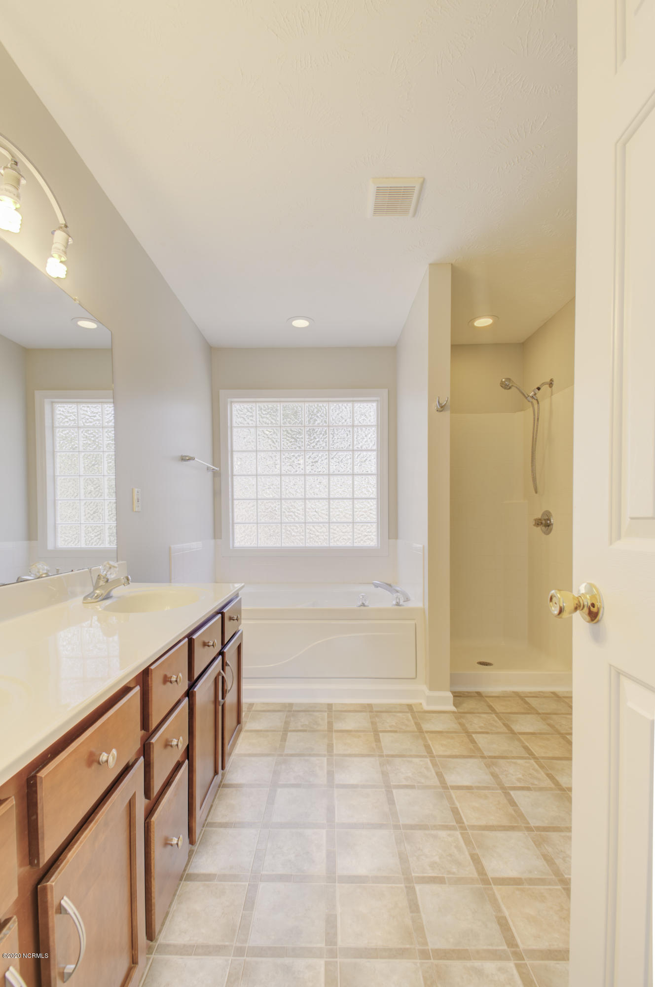 263 Rutherford Way Jacksonville, NC 28540 - Photo 29 of 38 Master bathroom