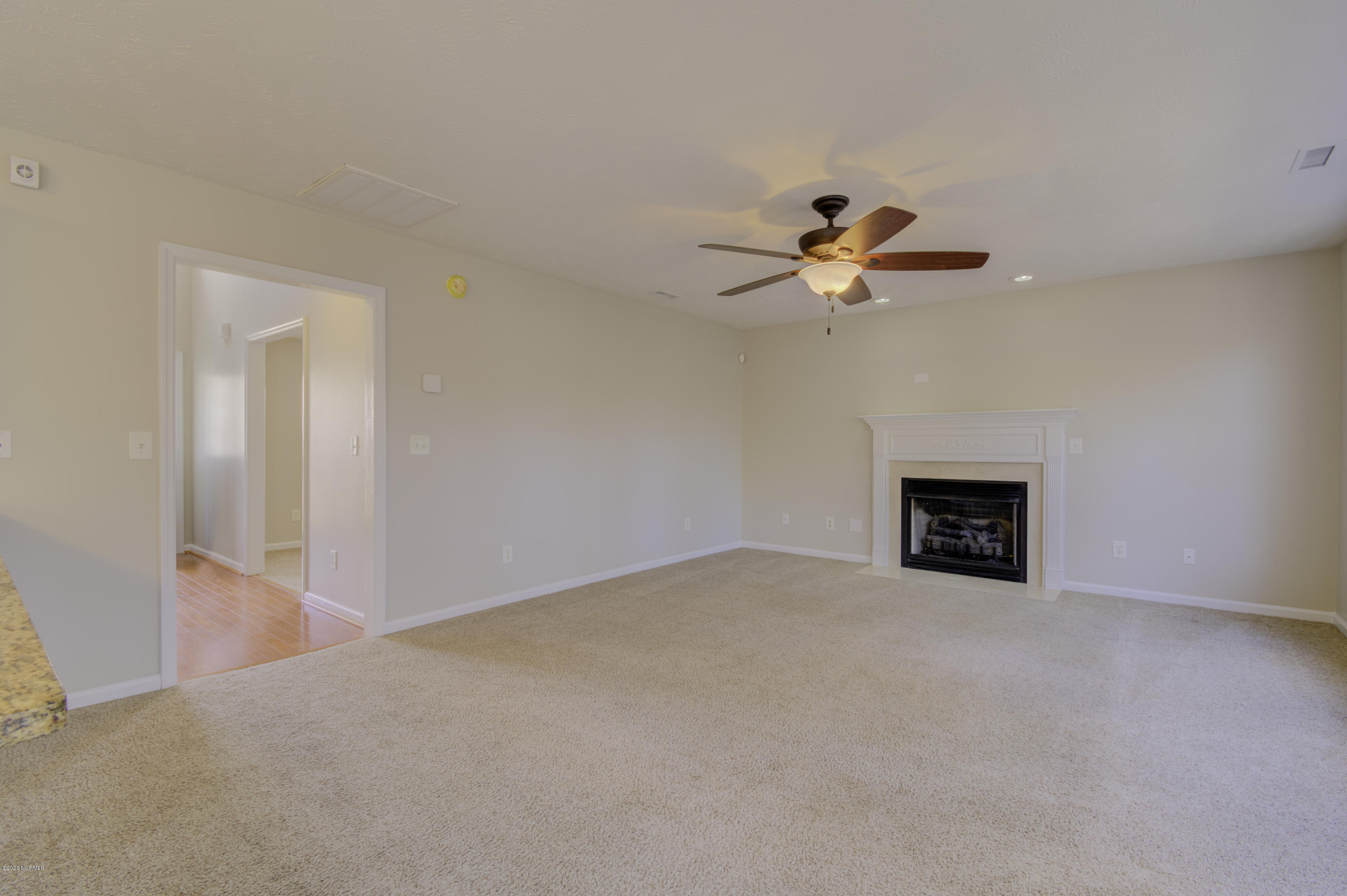 263 Rutherford Way Jacksonville, NC 28540 - Photo 8 of 38 Living room