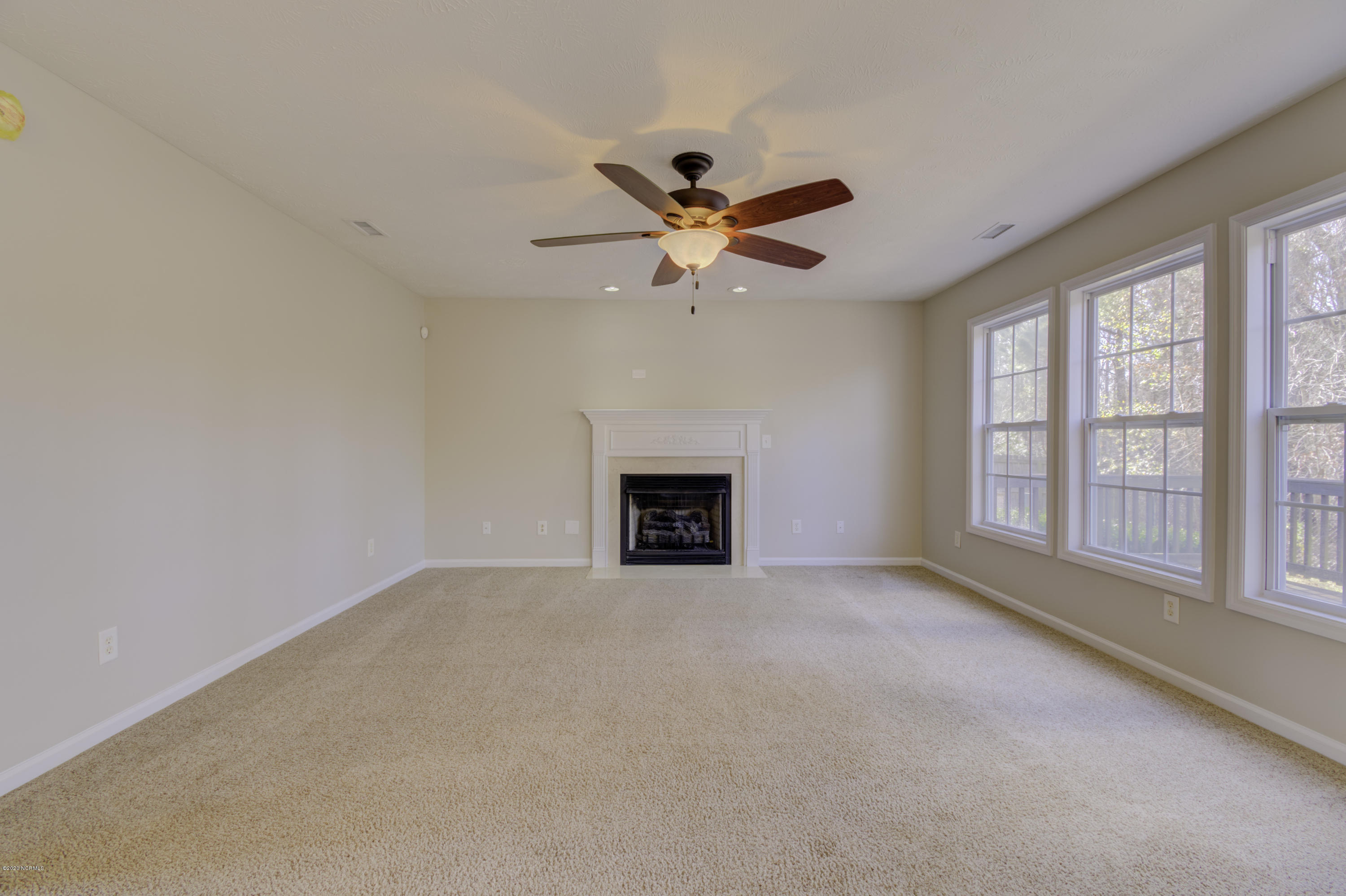 263 Rutherford Way Jacksonville, NC 28540 - Photo 9 of 38 Living room