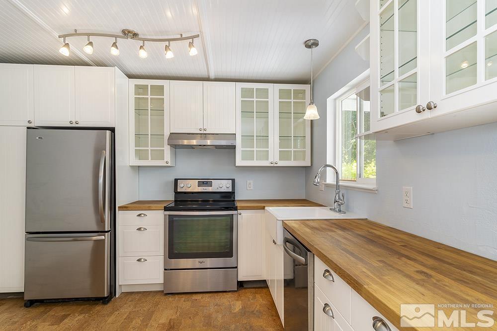 1531 Rayburn Drive Reno, NV 89503 - Photo 5 of 26 a kitchen with a stove a refrigerator and a sink