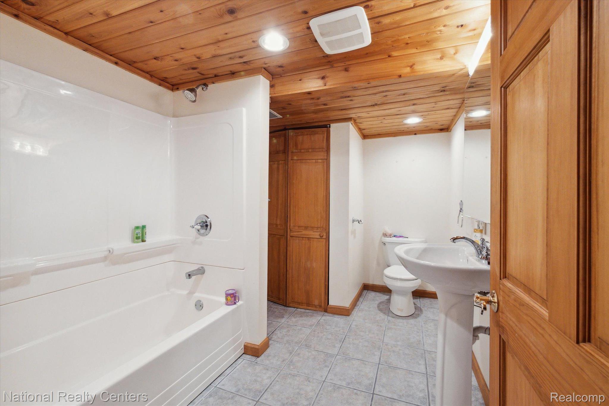 5786 Edgar Road Clarkston, MI 48346 - Photo 41 of 49 Gallery Image 41