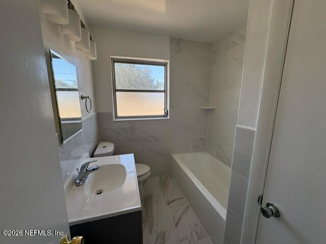 845 Acapulco Road Jacksonville, FL 32216 - Photo 7 of 13 845 Acapulco- Bathroom pic 2