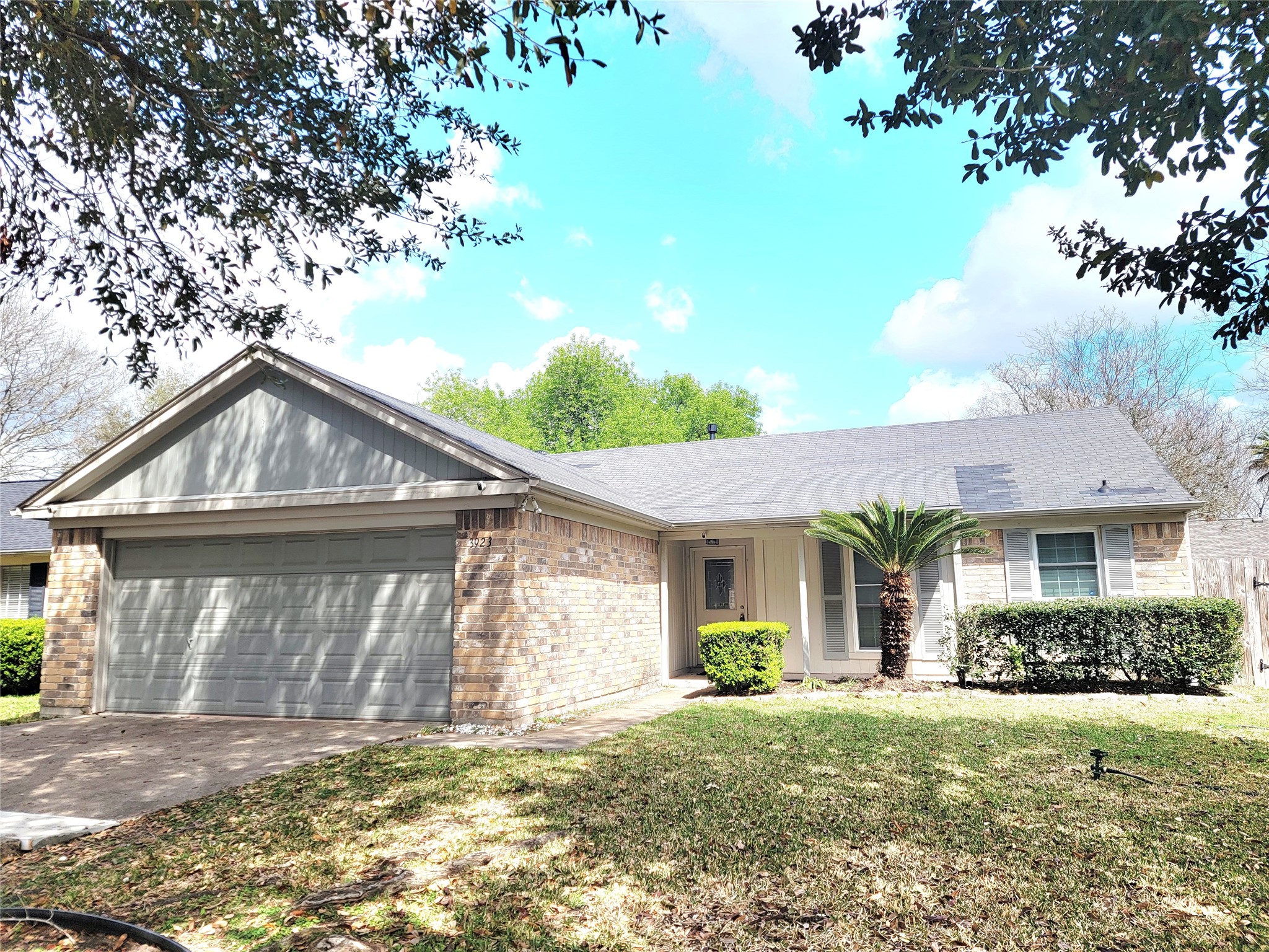 3923 Issacks Way Sugar Land, TX 77479 - Photo 1 of 10 Front.