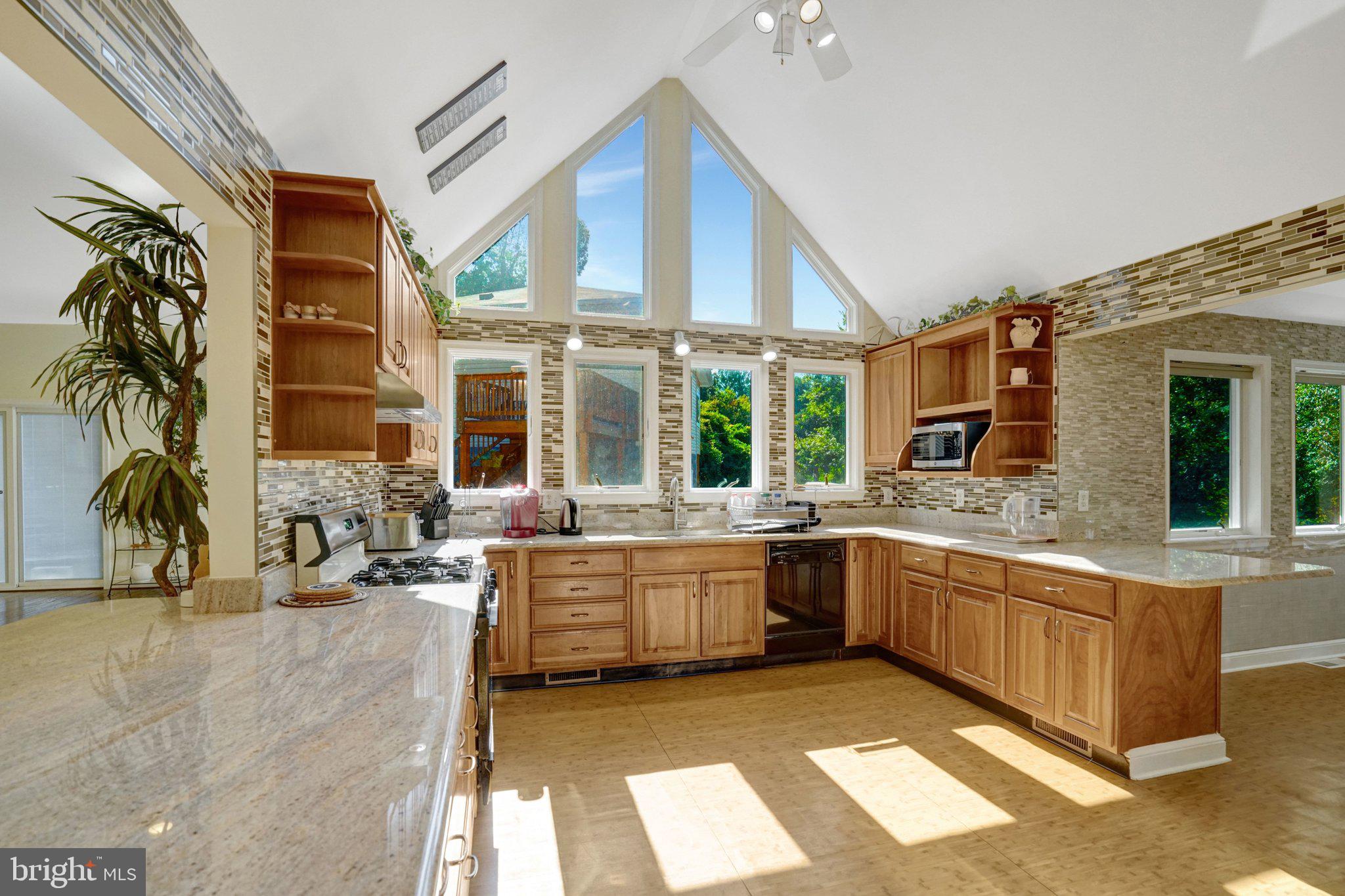 3714 Hummer Road Annandale, VA 22003 - Photo 26 of 72 Bight & Large Kitchen