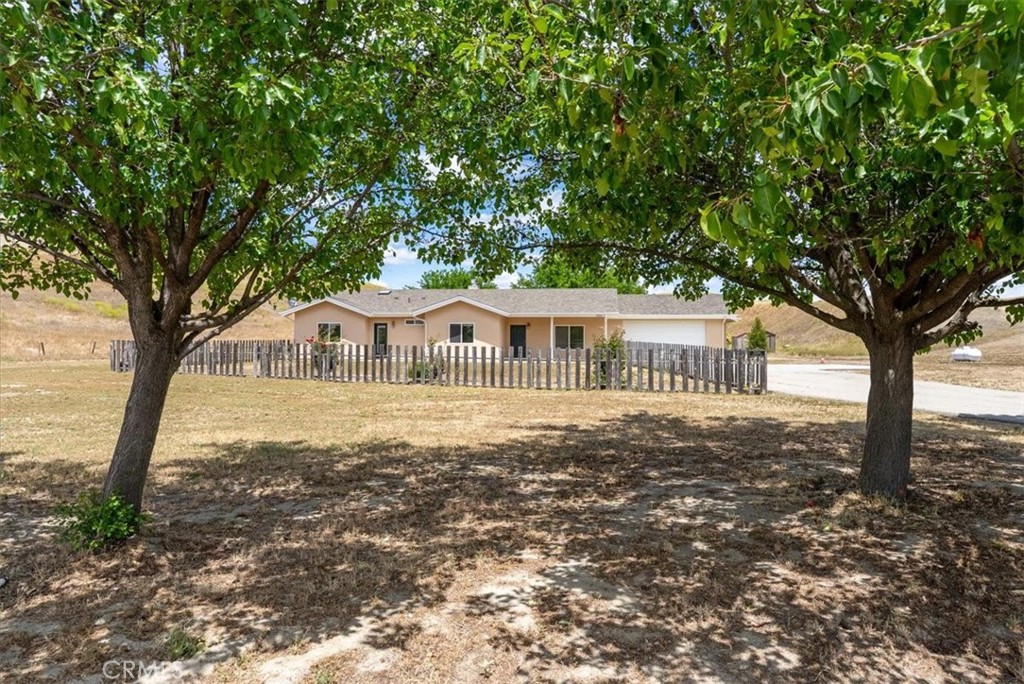 76846 Ranchita Canyon Road San Miguel, CA 93451 - Photo 1 of 51 a front view of a house with garden