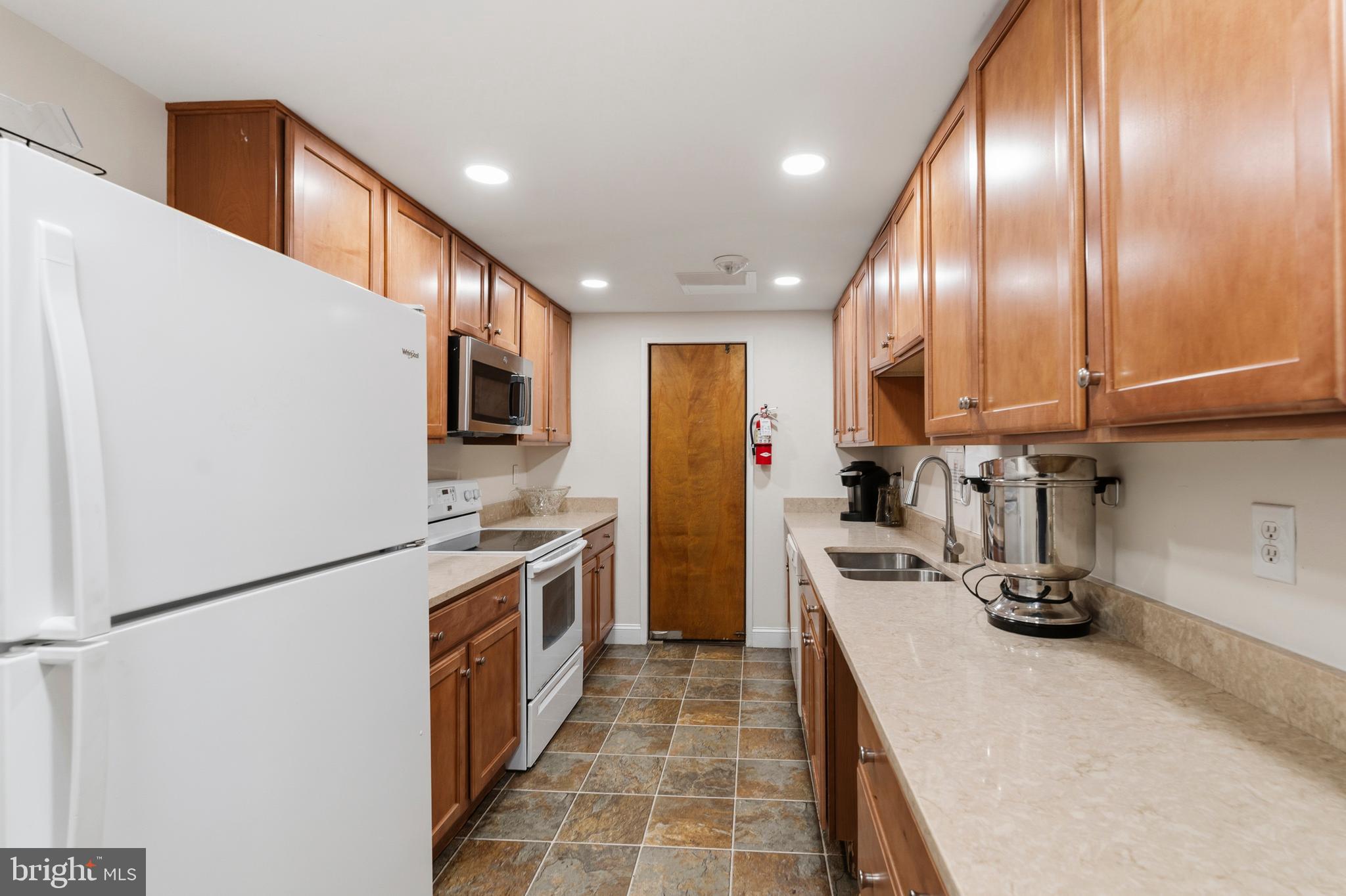 6101 Edsall Road, Unit 1107 Alexandria, VA 22304 - Photo 67 of 114