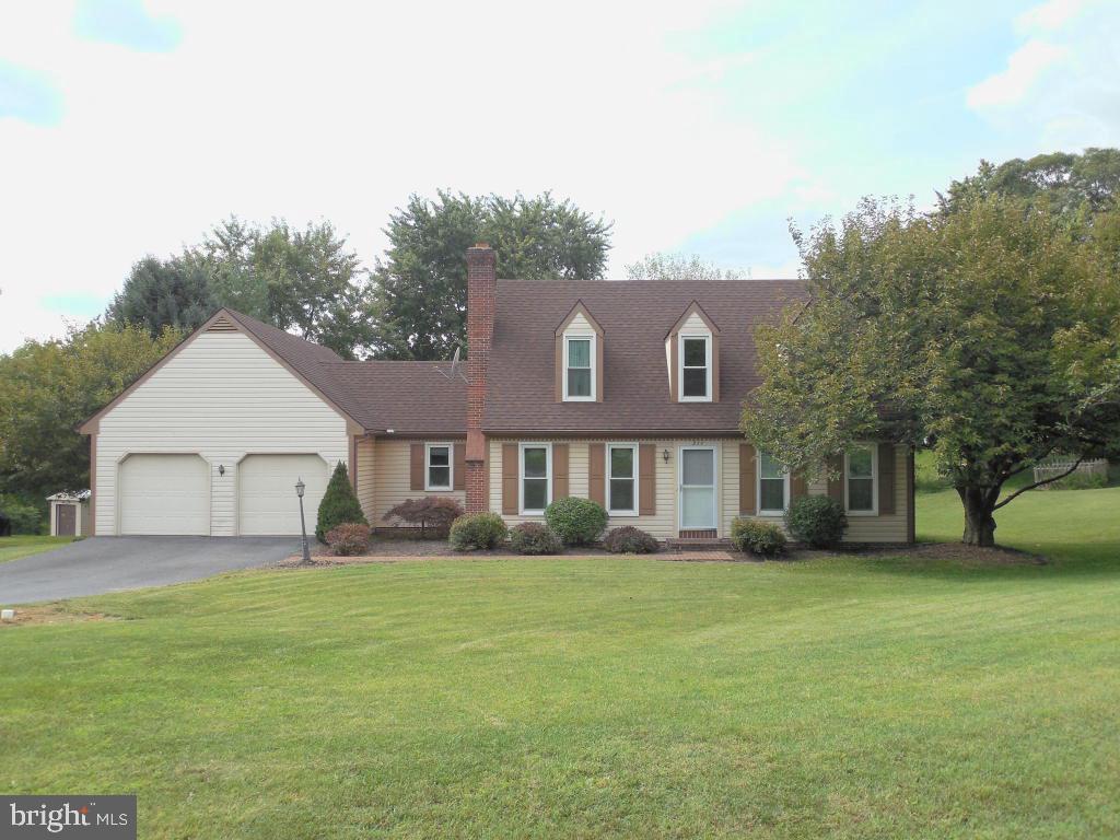 211 Queens Gate Road Lititz, PA 17543 - Photo 1 of 19