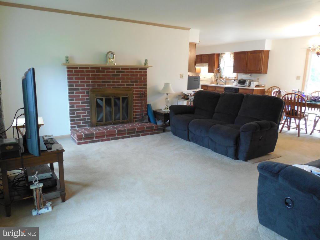 211 Queens Gate Road Lititz, PA 17543 - Photo 5 of 19