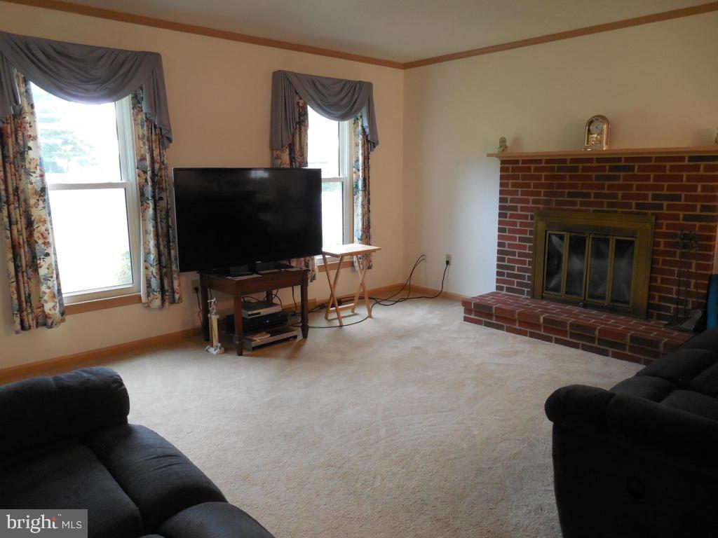 211 Queens Gate Road Lititz, PA 17543 - Photo 6 of 19