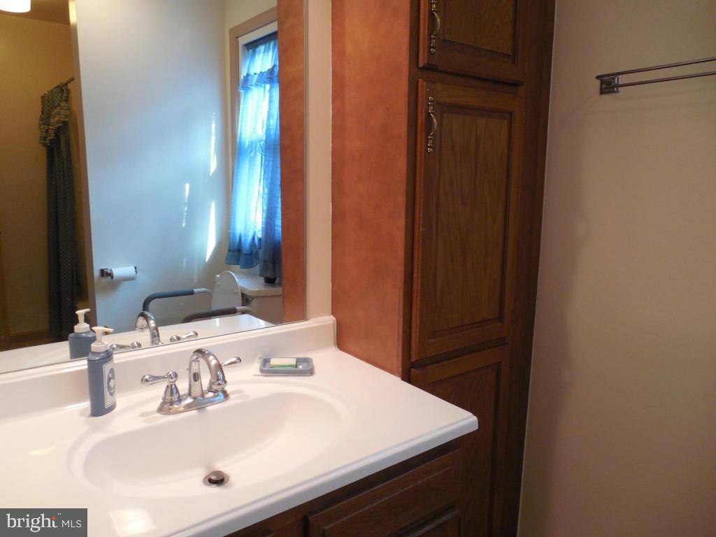 211 Queens Gate Road Lititz, PA 17543 - Photo 8 of 19