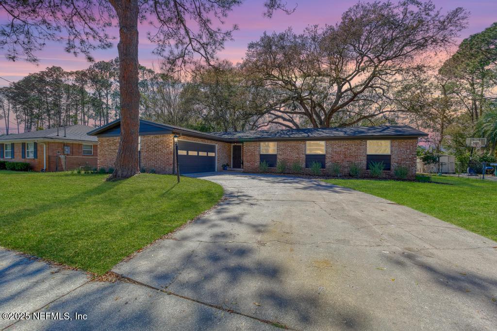 9520 Pickwick Drive Jacksonville, FL 32257 - Photo 2 of 47 063A4954_55vt