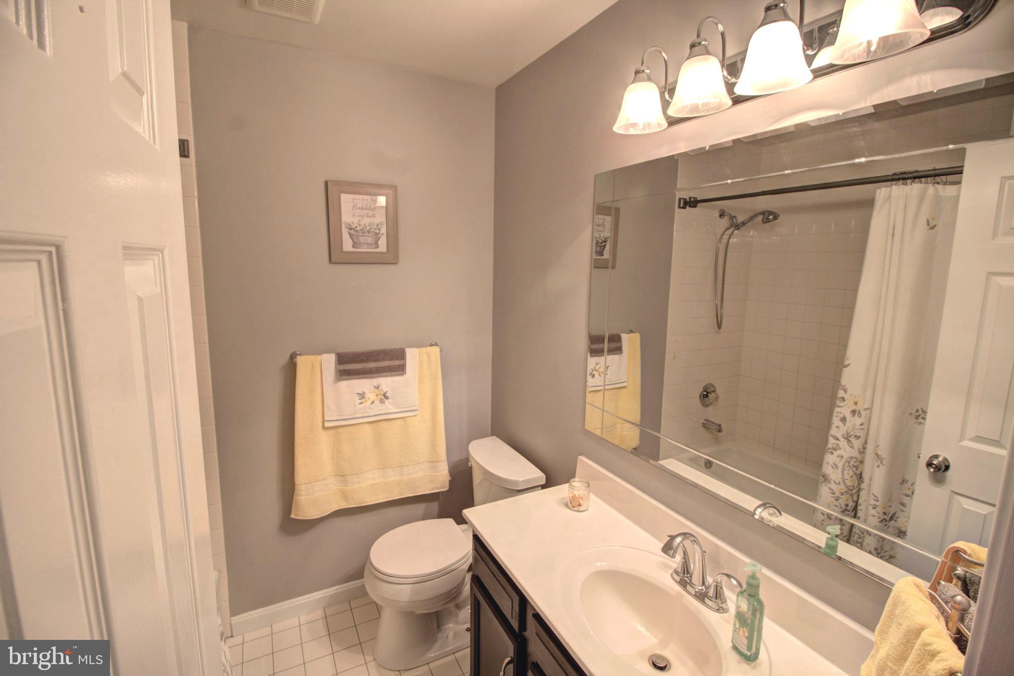2018 Oak Lodge Road Baltimore, MD 21228 - Photo 18 of 38 Main Full Bathroom