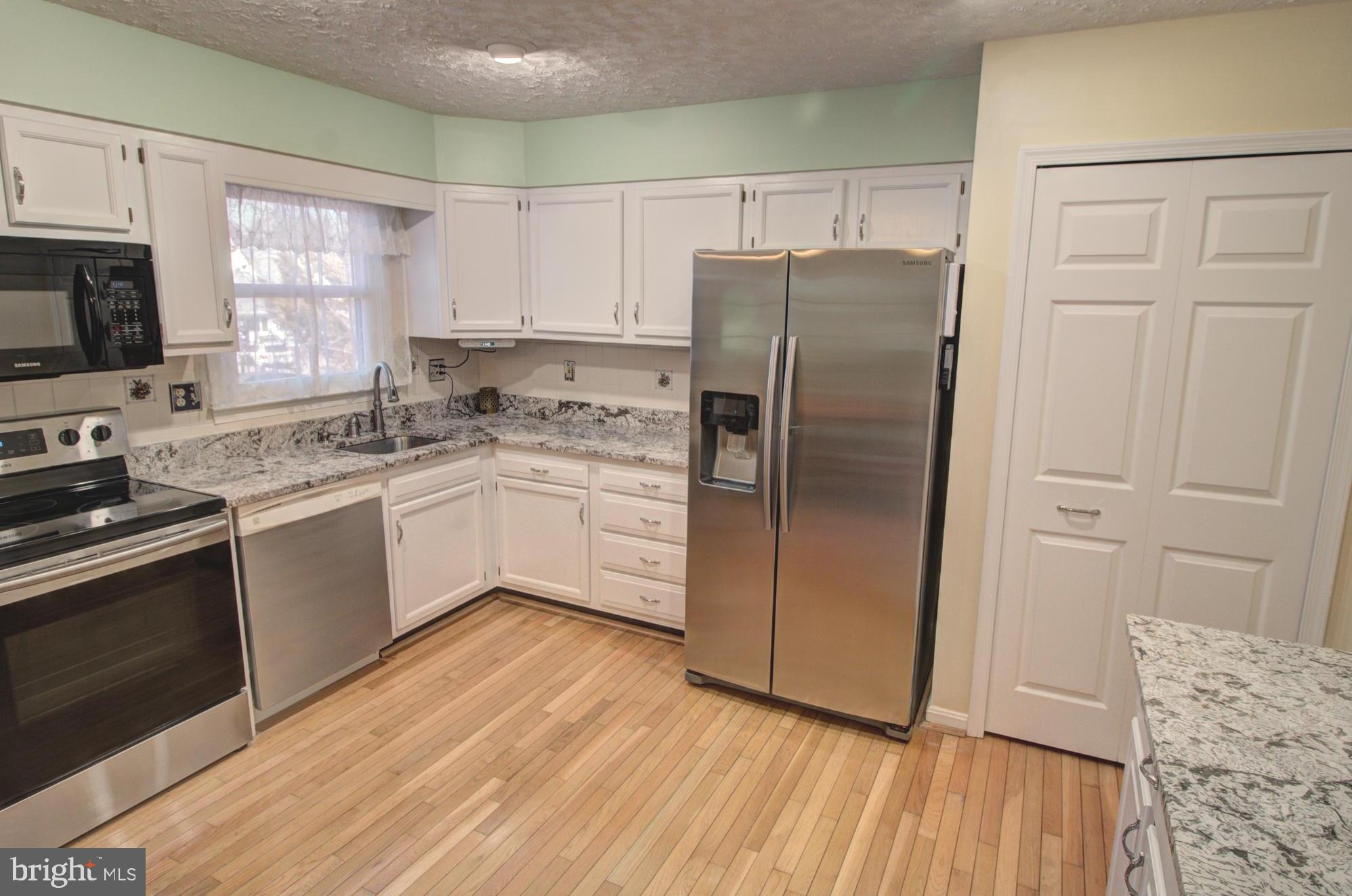 2018 Oak Lodge Road Baltimore, MD 21228 - Photo 4 of 38 Gallery Image 4
