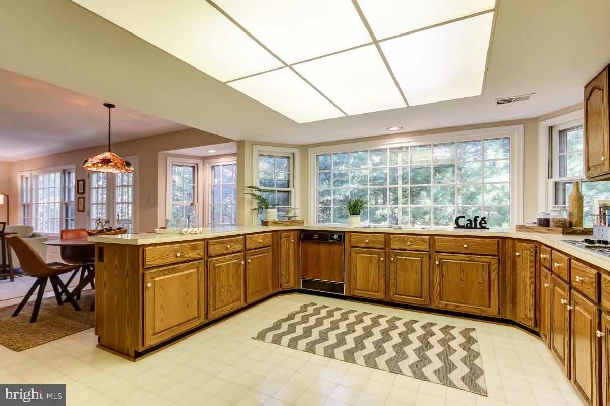 2277 Crows Nest Lane Reston, VA 20191 - Photo 12 of 35