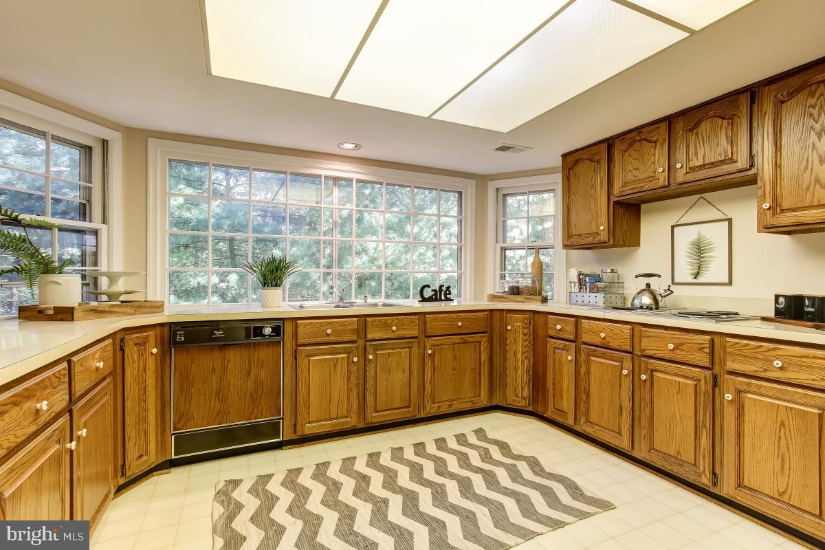 2277 Crows Nest Lane Reston, VA 20191 - Photo 13 of 35