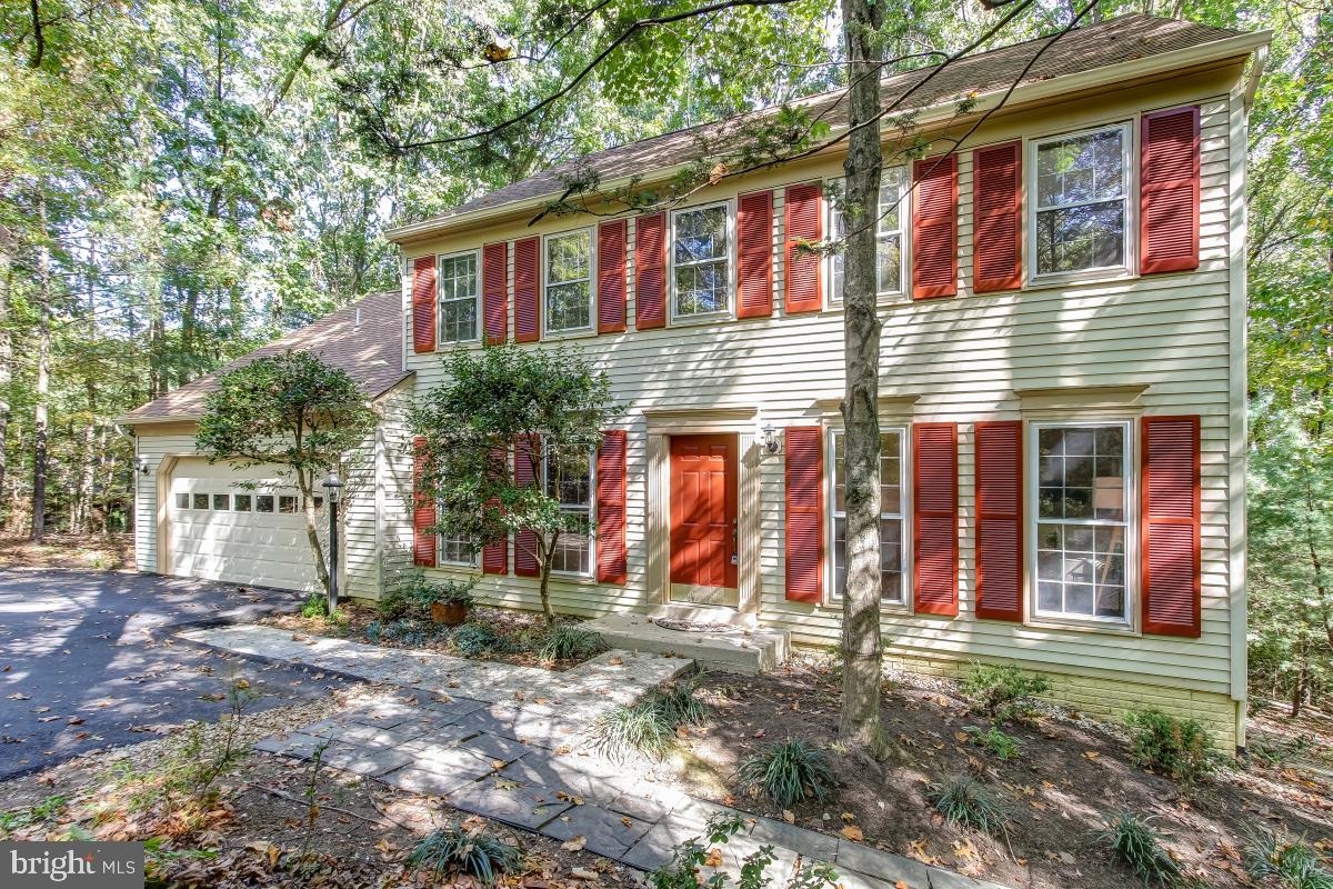 2277 Crows Nest Lane Reston, VA 20191 - Photo 3 of 35