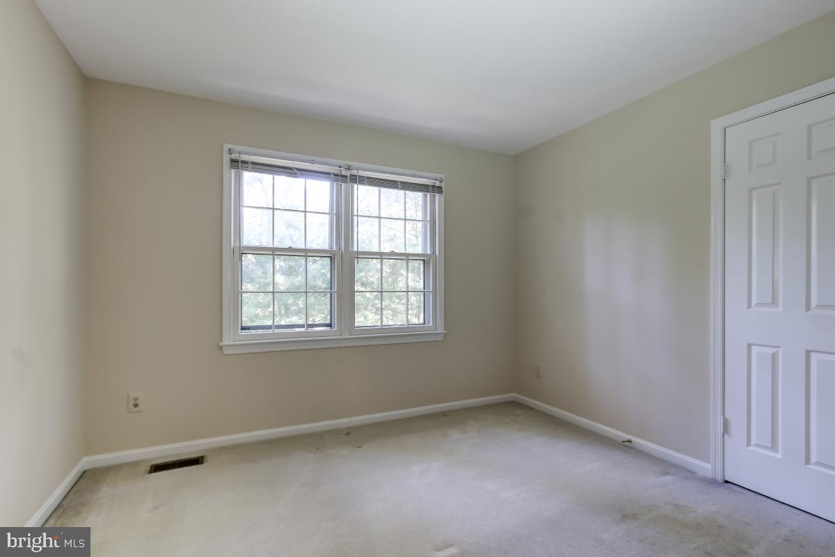 2277 Crows Nest Lane Reston, VA 20191 - Photo 27 of 35
