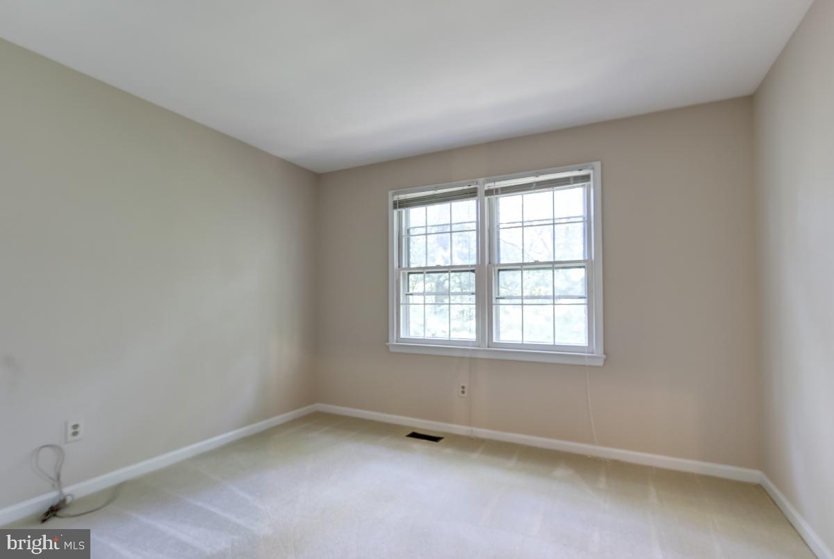 2277 Crows Nest Lane Reston, VA 20191 - Photo 28 of 35