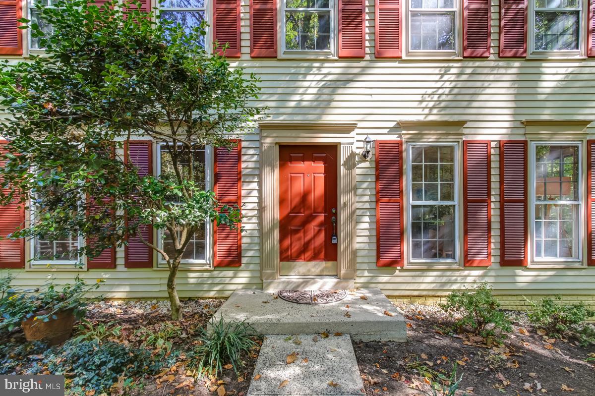2277 Crows Nest Lane Reston, VA 20191 - Photo 4 of 35