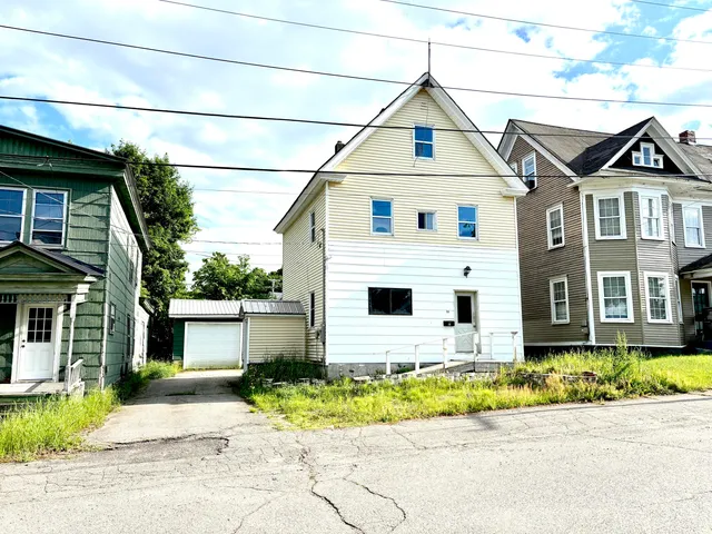 $44,900 | 84 Pine Street, Millinocket, ME 04462