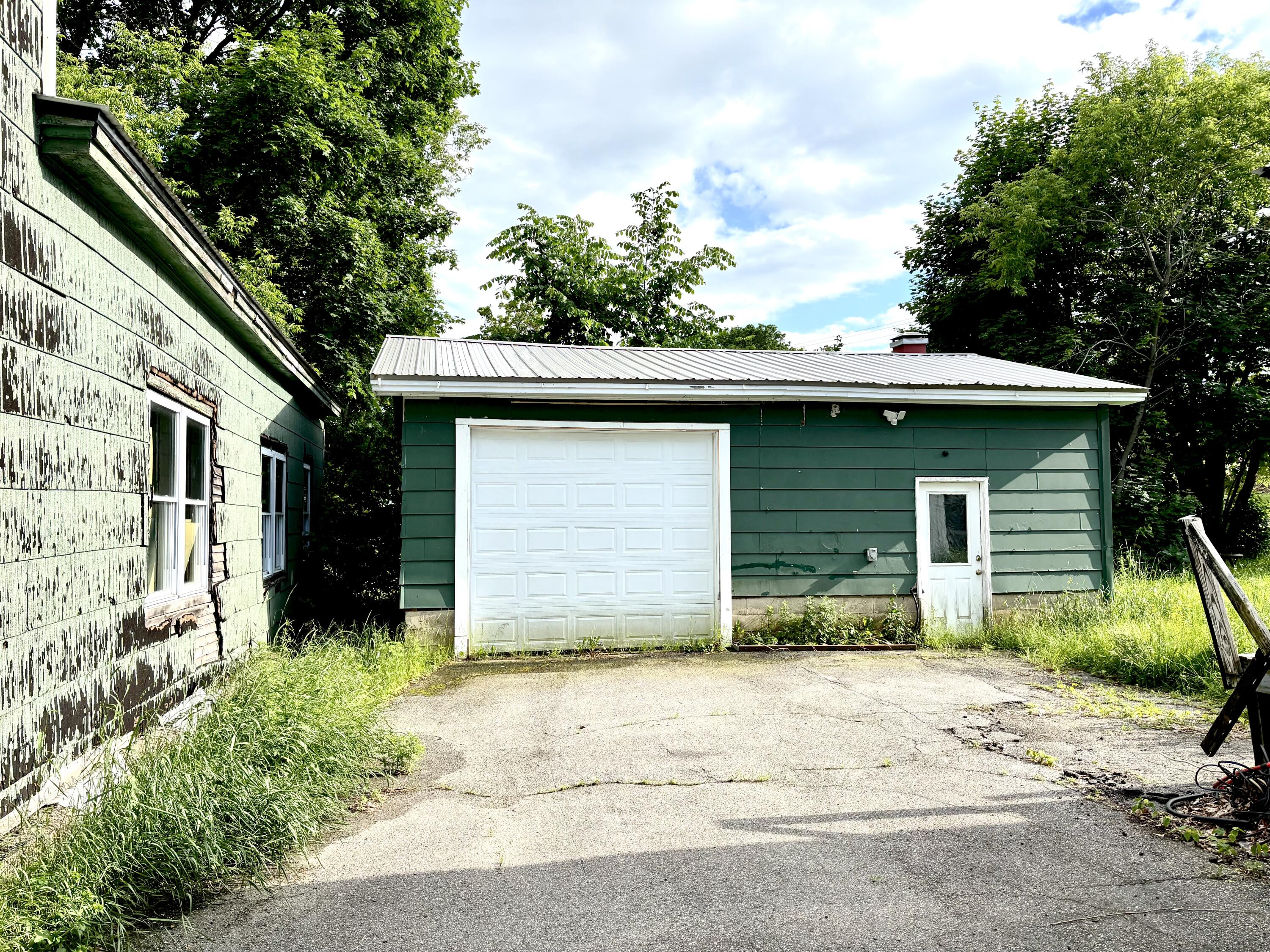 84 Pine Street Millinocket, ME 04462 - Photo 2 of 21 IMG_3409