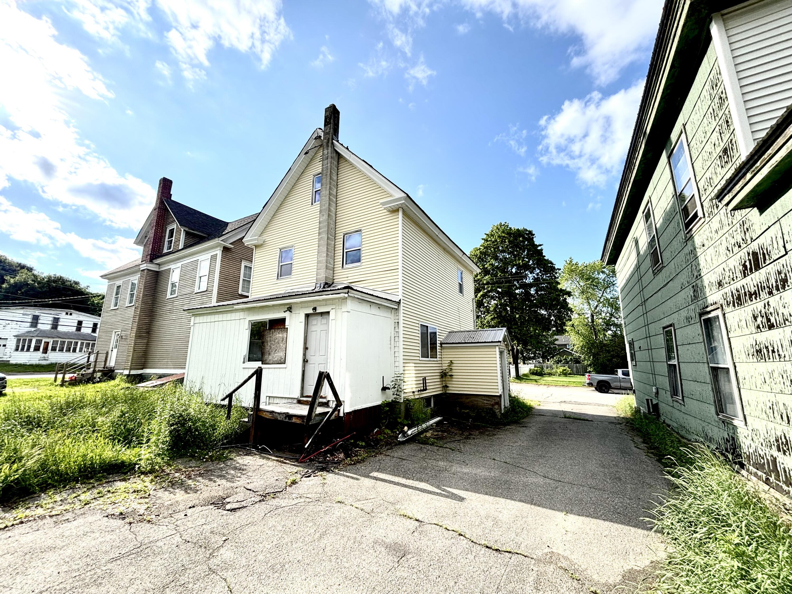 84 Pine Street Millinocket, ME 04462 - Photo 3 of 21 IMG_3410