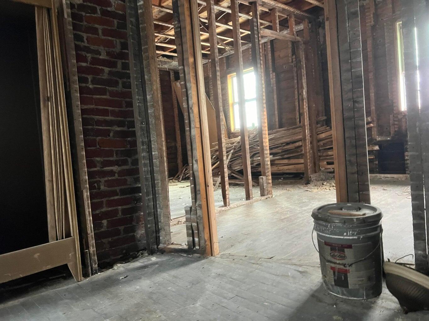 84 Pine Street Millinocket, ME 04462 - Photo 5 of 21 20250114194018269754000000-o