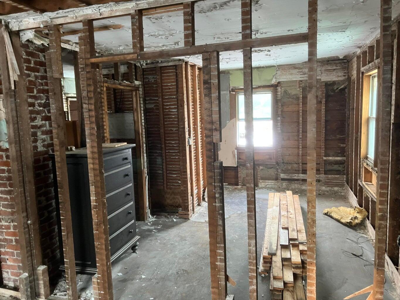 84 Pine Street Millinocket, ME 04462 - Photo 6 of 21 20250114195540112584000000-o