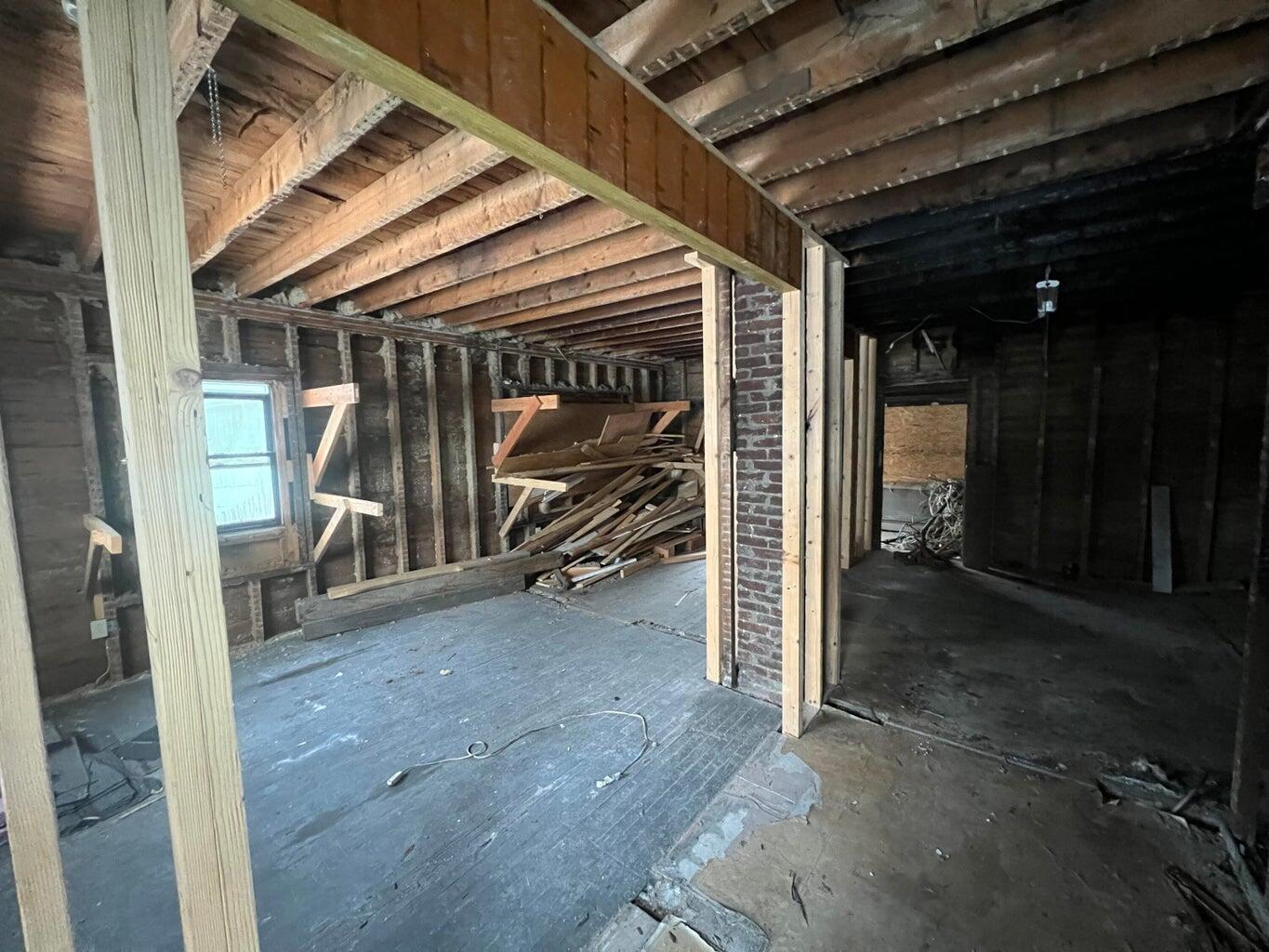 84 Pine Street Millinocket, ME 04462 - Photo 8 of 21 20250114193949335855000000-o