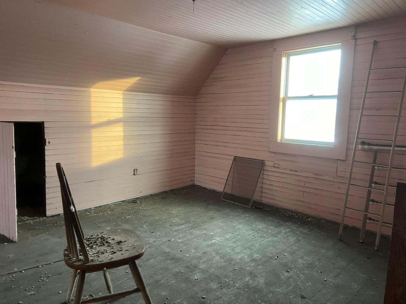 84 Pine Street Millinocket, ME 04462 - Photo 10 of 21 20250114195616469228000000-o