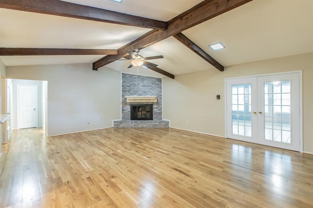 241 Travis Lane Hewitt, TX 76643 - Photo 4 of 26