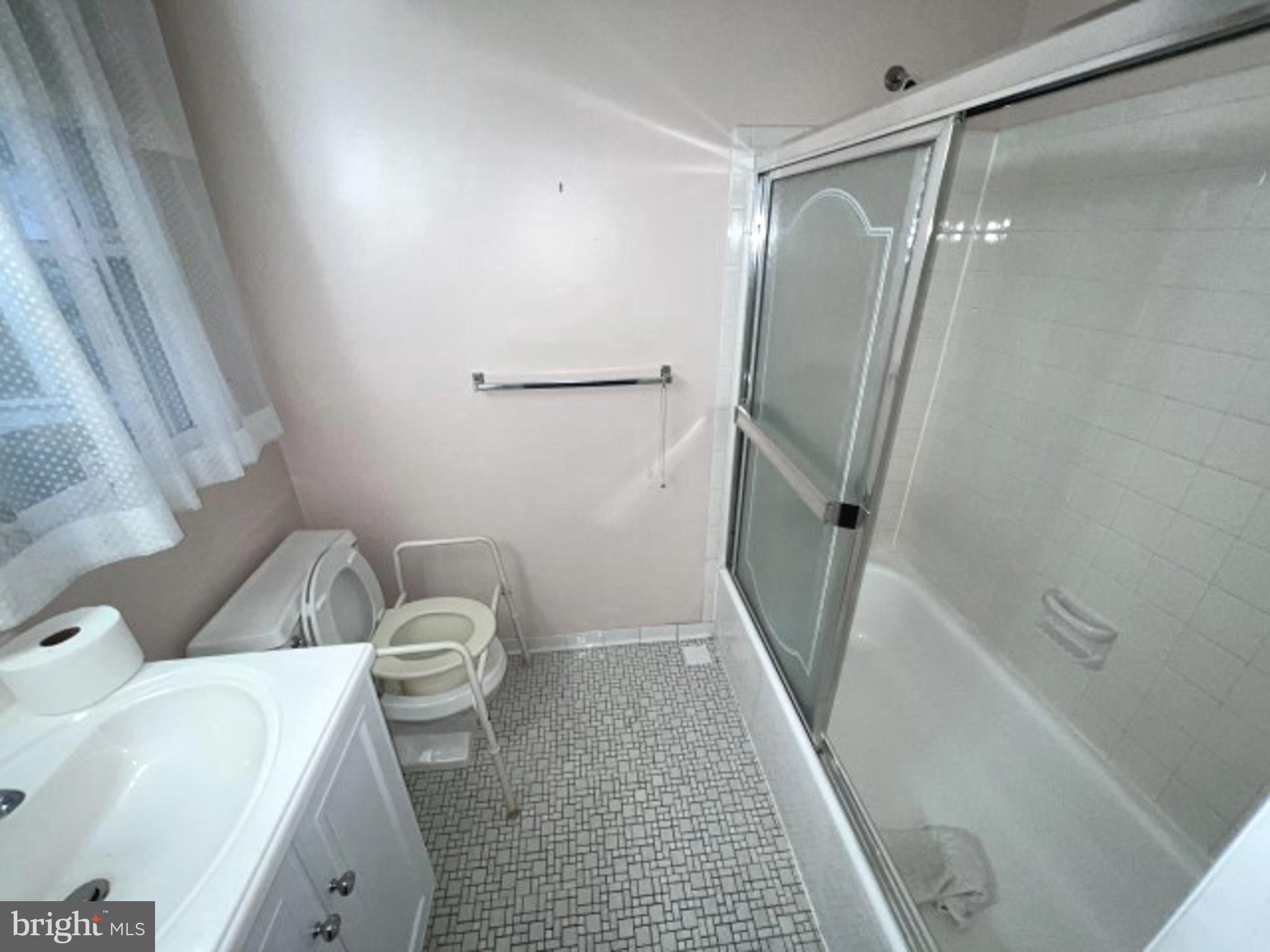 6516 Sherwood Road Baltimore, MD 21239 - Photo 41 of 76