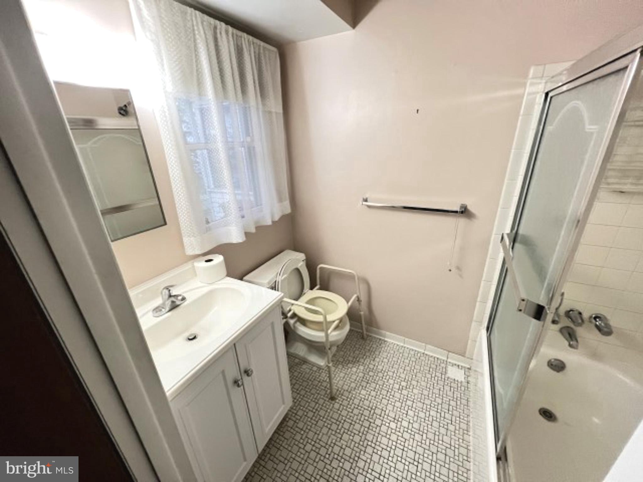 6516 Sherwood Road Baltimore, MD 21239 - Photo 42 of 76