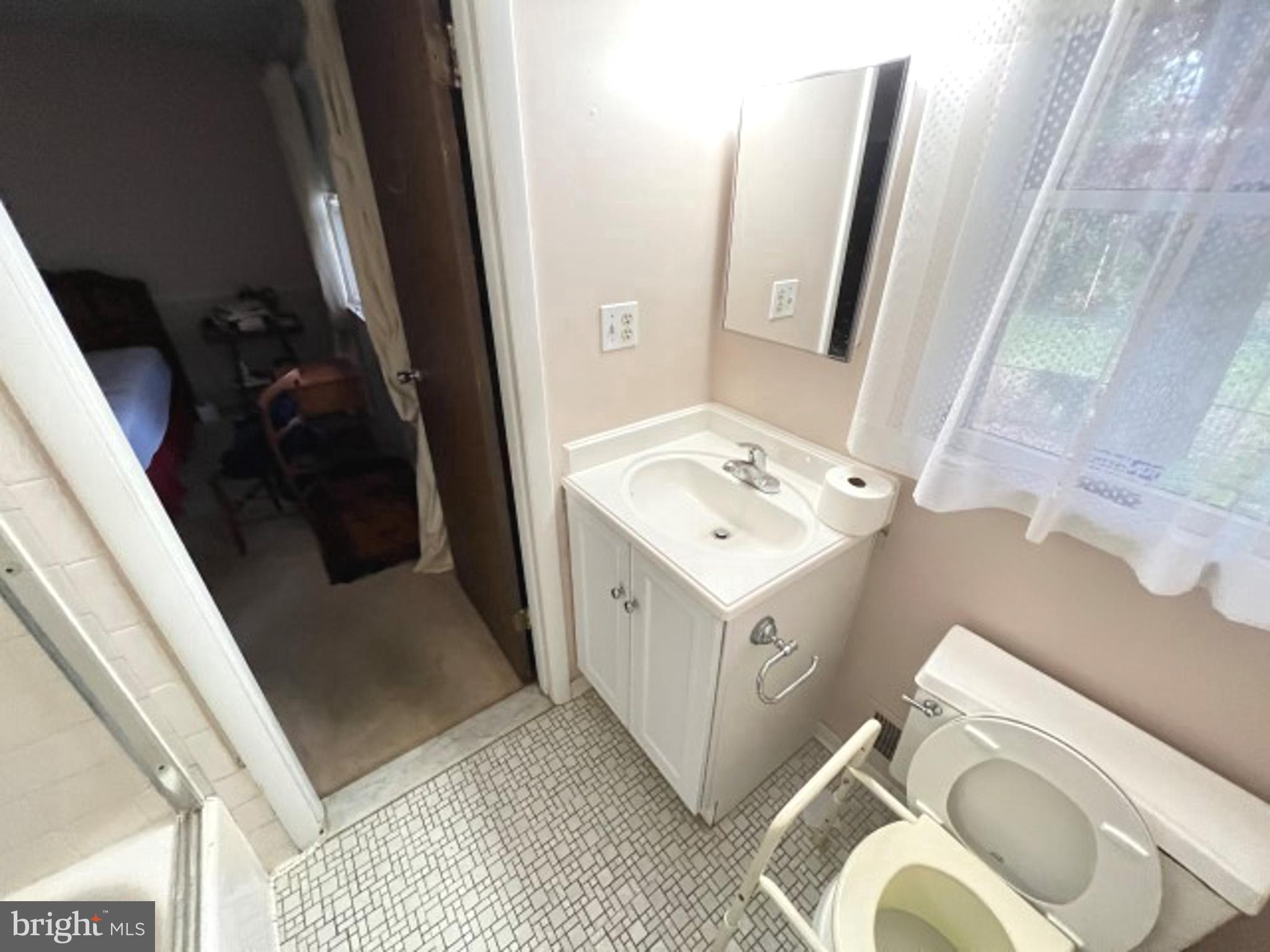 6516 Sherwood Road Baltimore, MD 21239 - Photo 43 of 76