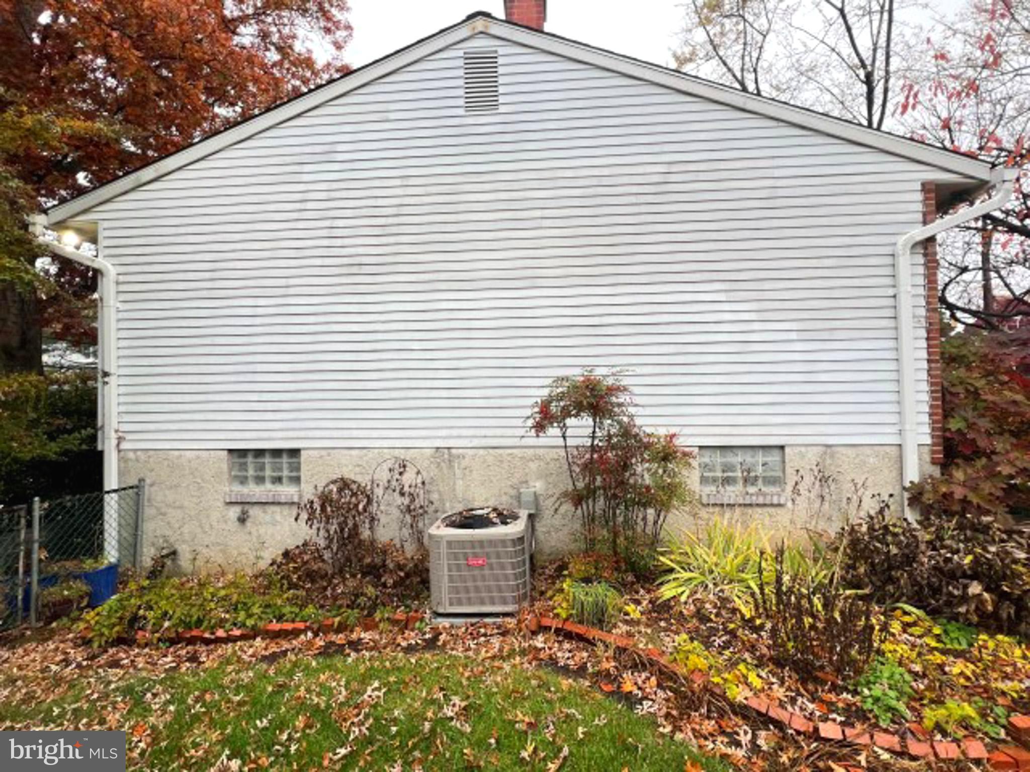6516 Sherwood Road Baltimore, MD 21239 - Photo 6 of 76