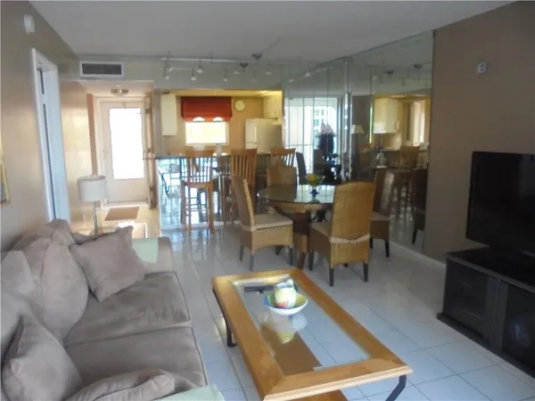 $1,900 | 1391 South Ocean Boulevard, Unit 204, Pompano Beach, FL 33062