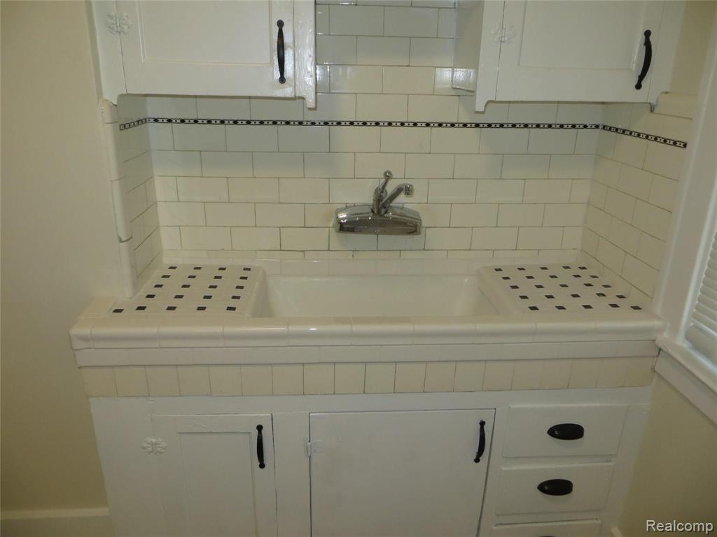 23053 Rausch Avenue Eastpointe, MI 48021 - Photo 23 of 53