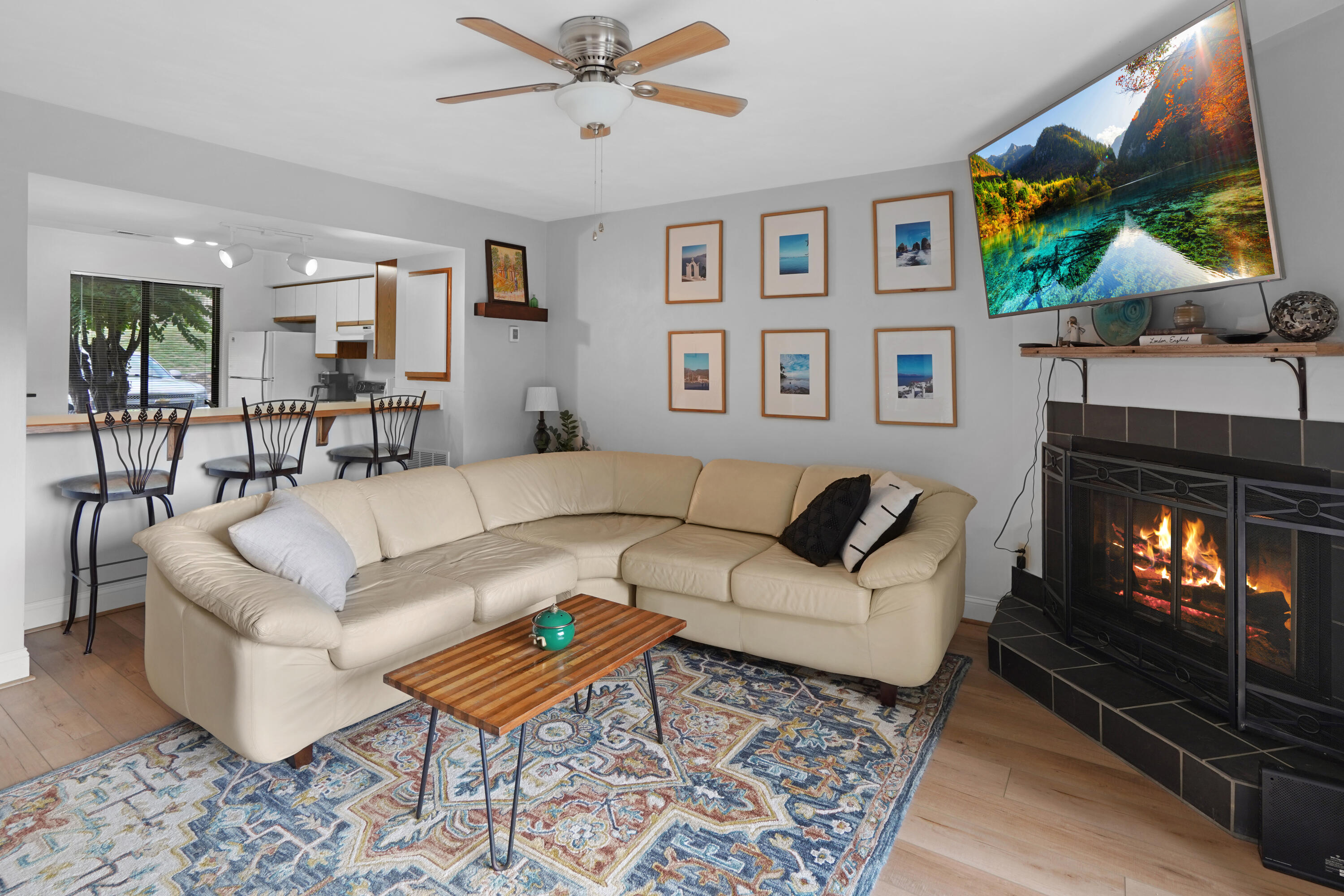 404 Harbor Ridge Drive Goodview, VA 24095 - Photo 8 of 38 Living Room