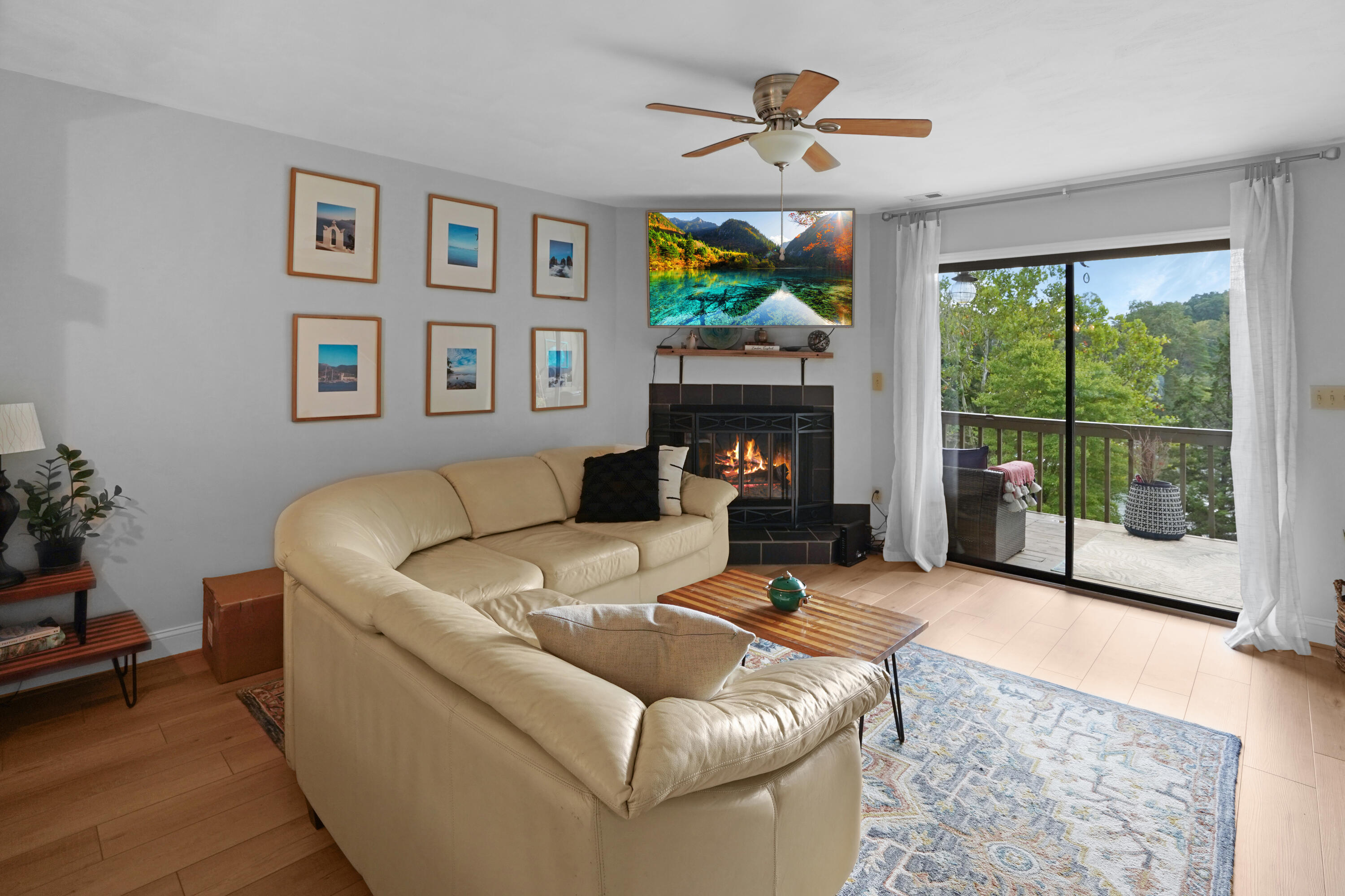 404 Harbor Ridge Drive Goodview, VA 24095 - Photo 9 of 38 Living Room