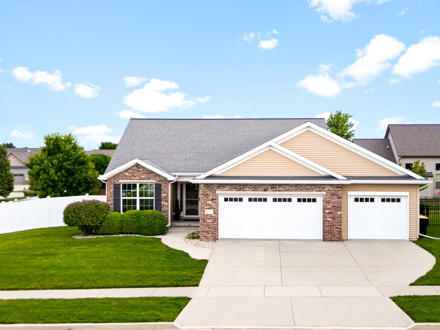 2600 Fieldstone Court Normal, IL 61761 - Photo 3 of 57