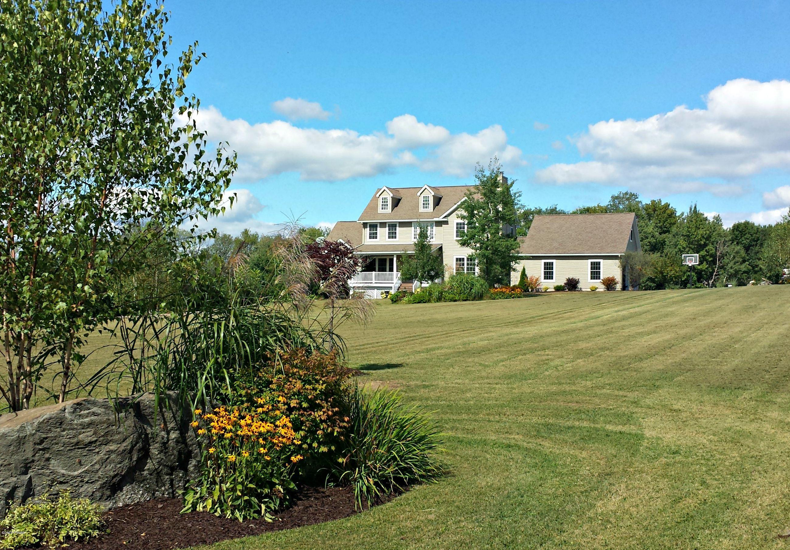 13 Orchard Road Honesdale, PA 18431 - Photo 2 of 32