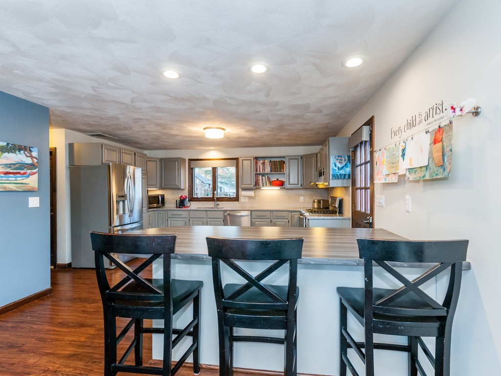 10 Glendale Road Burlington, MA 01803 - Photo 6 of 30 Gallery Image 6