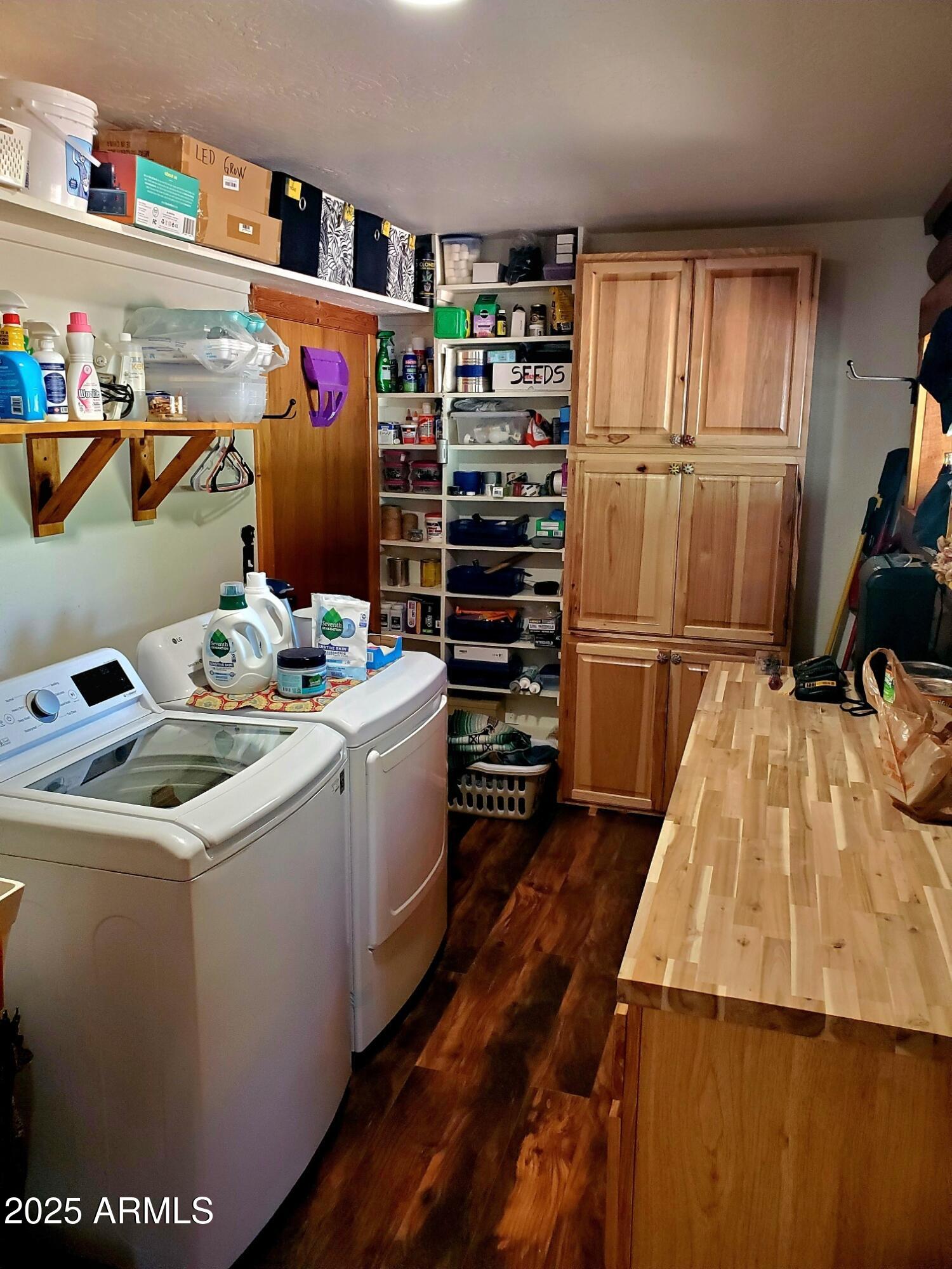367 River Road Payson, AZ 85541 - Photo 33 of 44 a storage room with washer and dryer