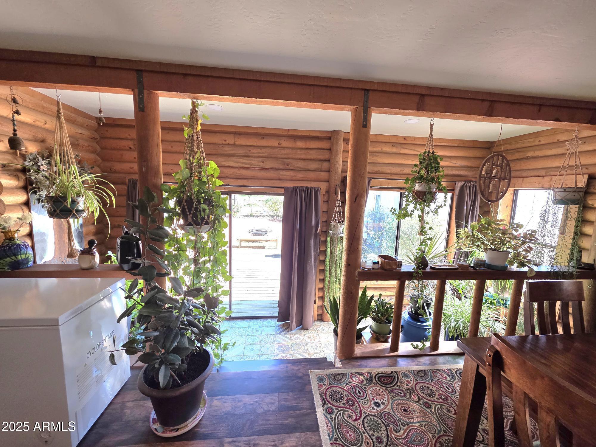 367 River Road Payson, AZ 85541 - Photo 36 of 44 a living room with furniture and a potted plant