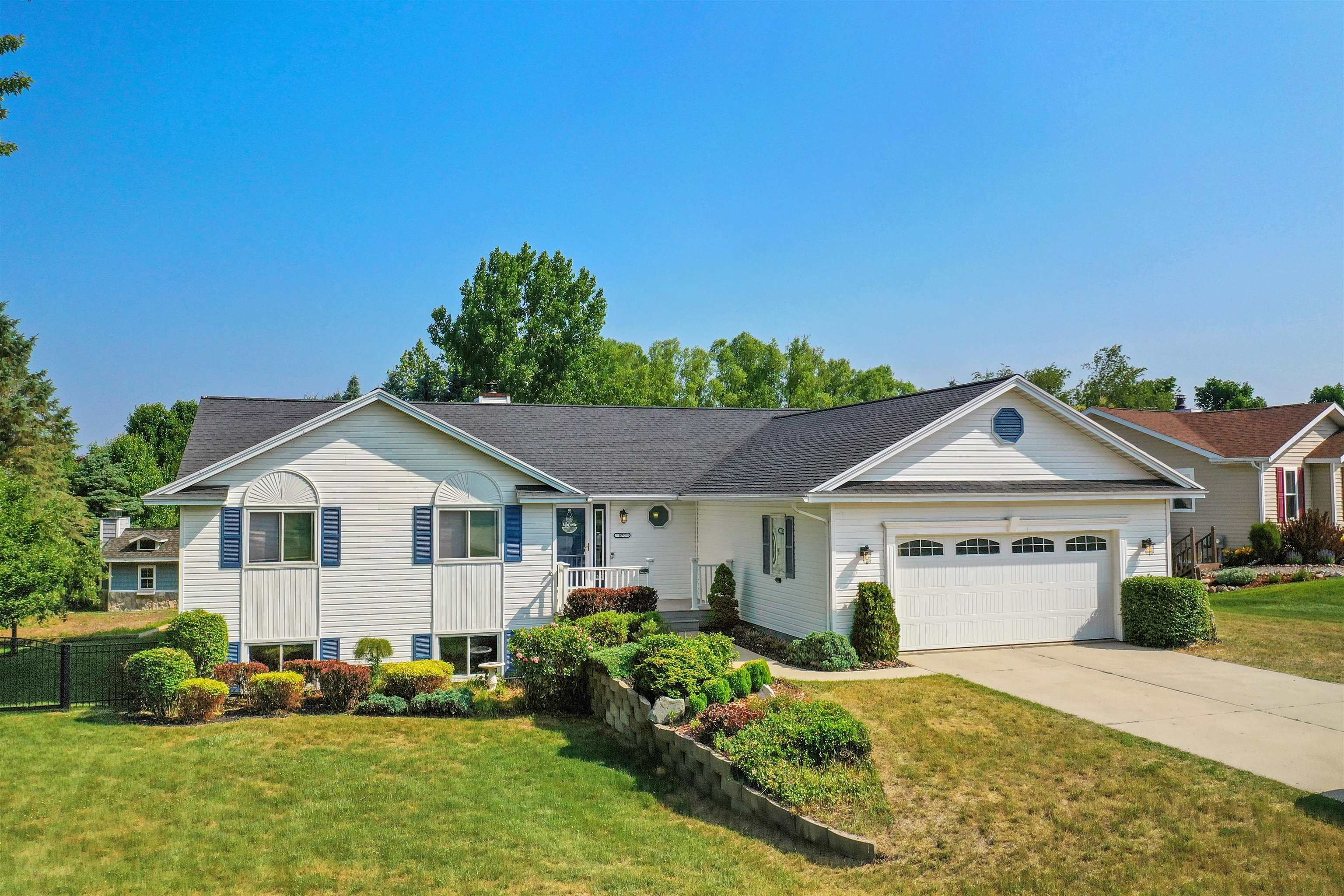 870 Holly Road Cadillac, MI 49601 - Photo 1 of 40 1914660.JPG