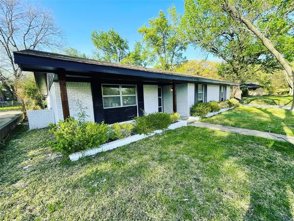 $2,500 | 1501 West Chestnut Street, Denison, TX 75020