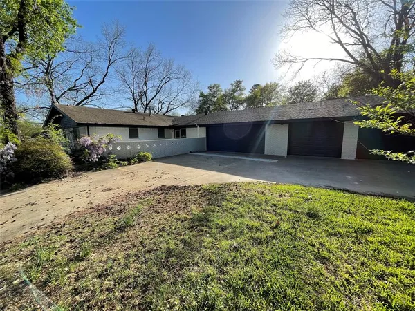 $2,500 | 1501 West Chestnut Street, Denison, TX 75020