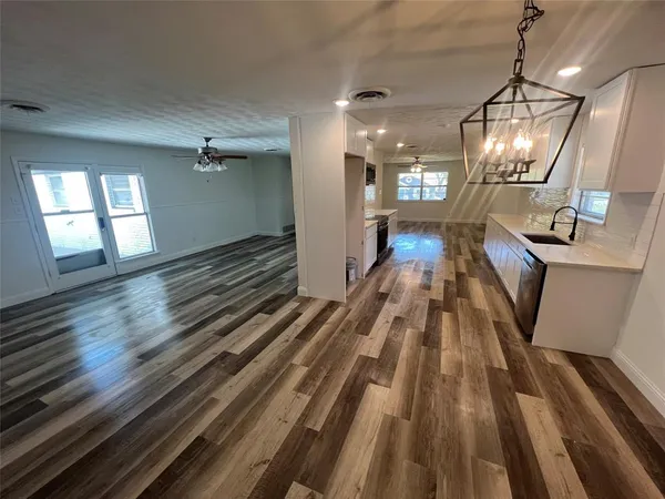 $2,500 | 1501 West Chestnut Street, Denison, TX 75020