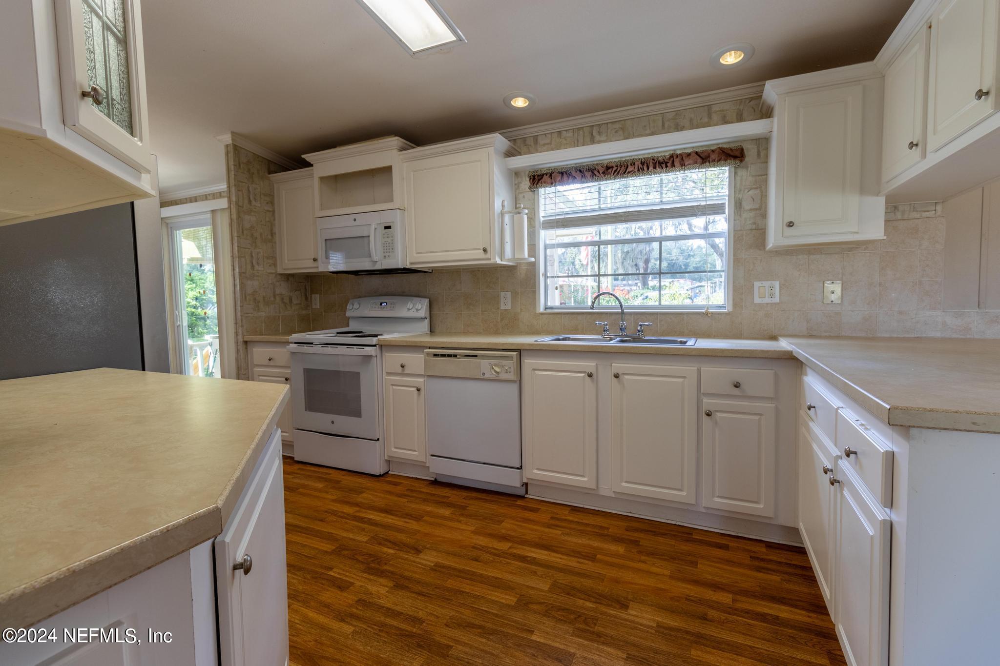 113 Velvet Street Interlachen, FL 32148 - Photo 14 of 54 IMG_9789-HDR