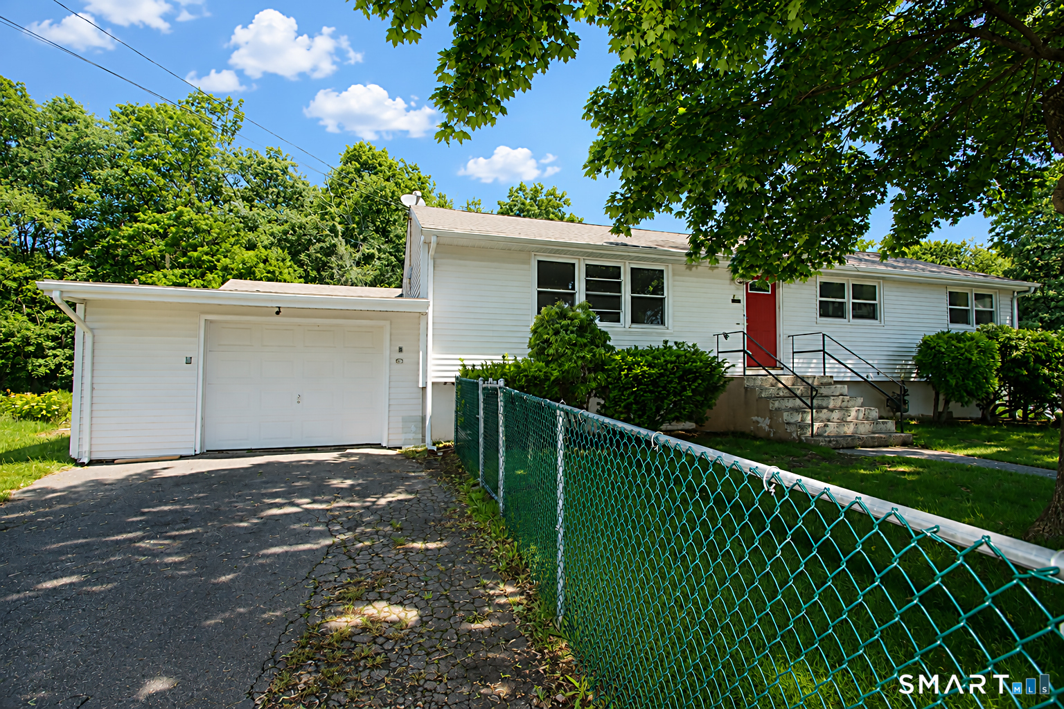 154 Hesse Road Hamden, CT 06517 - Photo 3 of 35